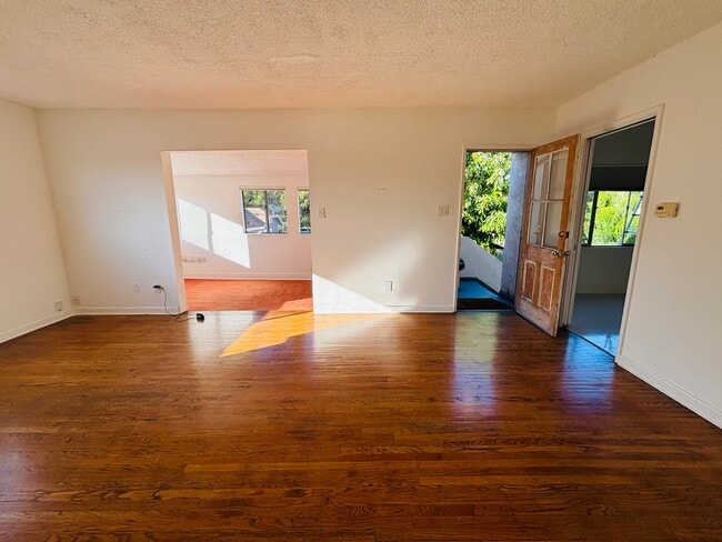 2228 Berkeley Ave in Los Angeles, CA - Building Photo - Building Photo