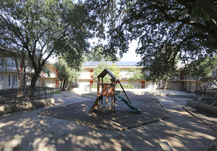 Spanish Oaks in Arlington, TX - Foto de edificio - Building Photo