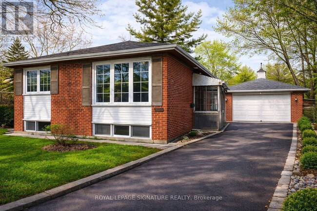 property at 383 Fernleigh Cir N