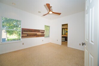 6010 E Stoney Grove Loop in Houston, TX - Foto de edificio - Building Photo