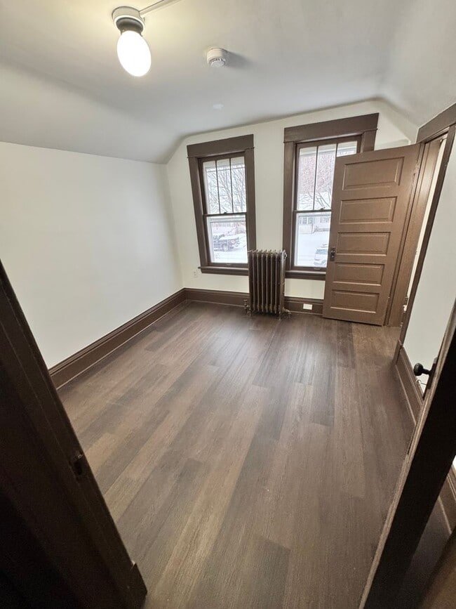 1021 Charles Ave in St. Paul, MN - Foto de edificio - Building Photo