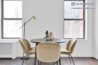 15 W 55th St in New York, NY - Building Photo - Building Photo