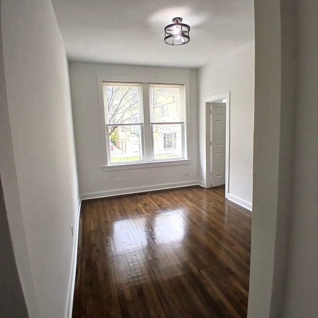 4058 W Hirsch St in Chicago, IL - Building Photo - Building Photo