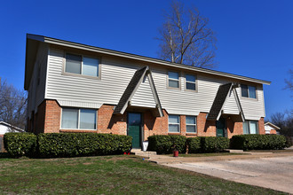 Halray Townhomes in Norman, OK - Foto de edificio - Building Photo