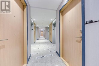 395 Square One Dr in Mississauga, ON - Building Photo - Building Photo