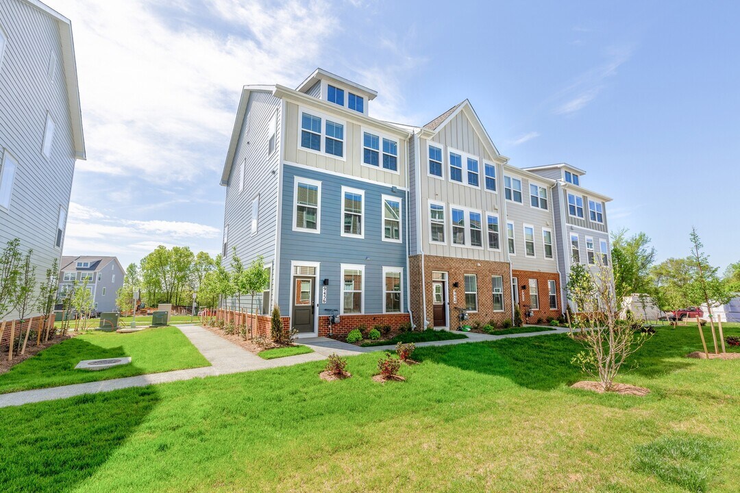 Collection at Scotland Heights in Waldorf, MD - Building Photo