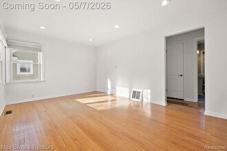 912 Woodsboro Dr in Royal Oak, MI - Building Photo - Building Photo