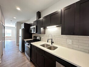 3358 W Montrose Ave, Unit 3 in Chicago, IL - Foto de edificio - Building Photo