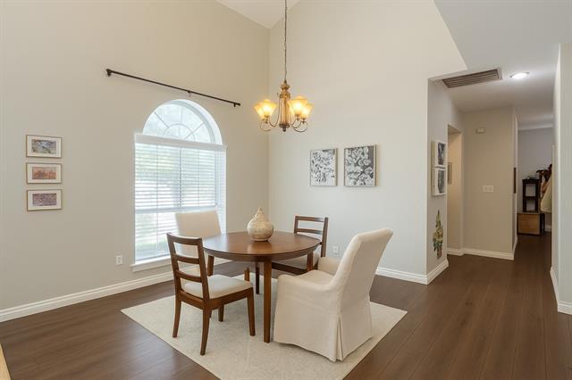 8557 Brittania Way in Dallas, TX - Building Photo