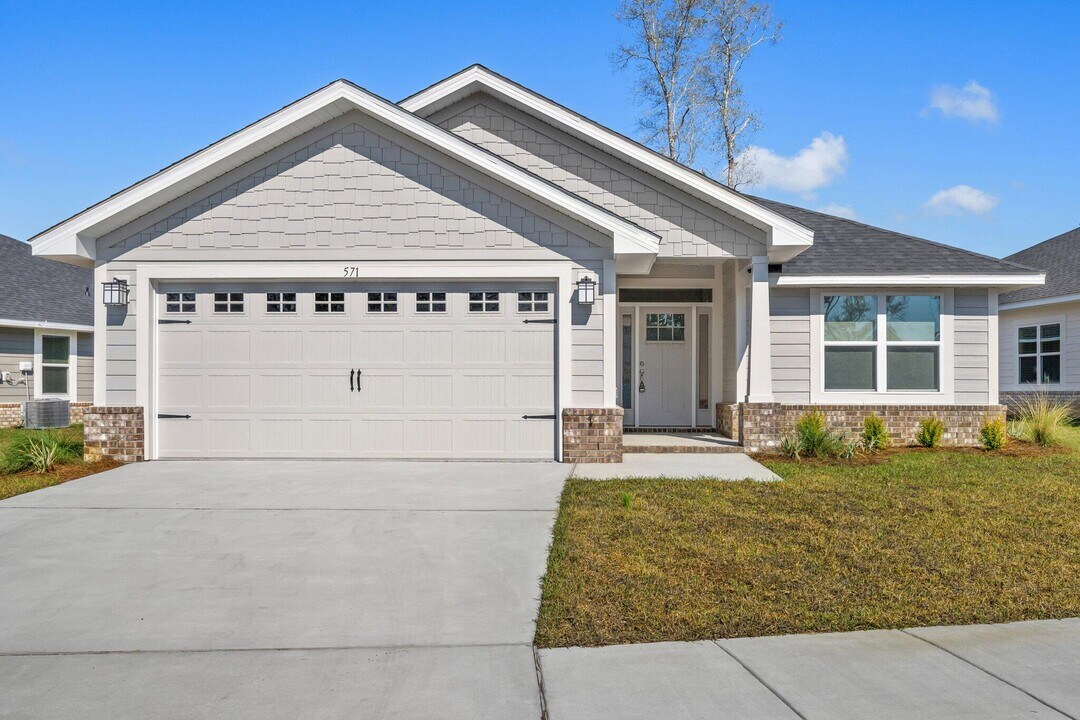 571 Riverwalk Cir in Freeport, FL - Building Photo