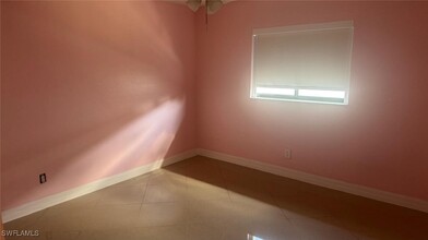1319 SW 10th Pl in Cape Coral, FL - Foto de edificio - Building Photo