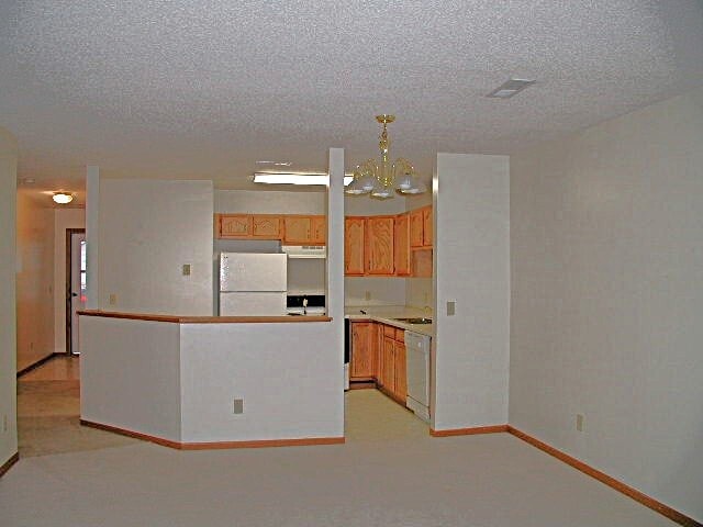 855 Highview Dr in New Richmond, WI - Foto de edificio - Building Photo