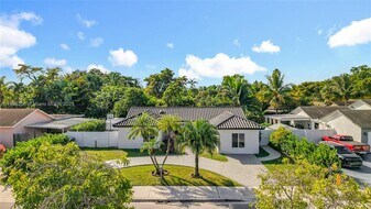 5874 NW 199th St in Hialeah, FL - Building Photo