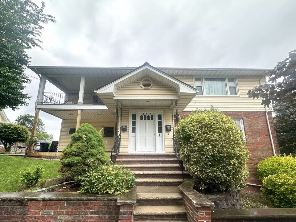 362 Palisade Ave in Garfield, NJ - Building Photo