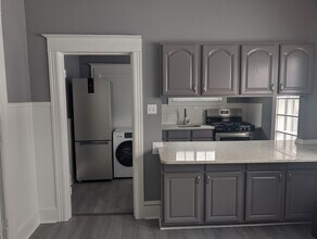 128 E Wayne Ave, Unit 2 in Easton, PA - Foto de edificio - Building Photo