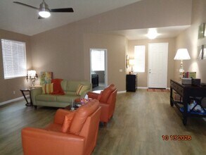 1639 Norberry St in Lancaster, CA - Building Photo - Building Photo