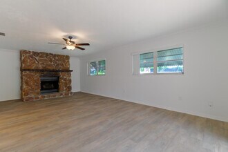 4375 Forest Ln in Palm Springs, FL - Foto de edificio - Building Photo