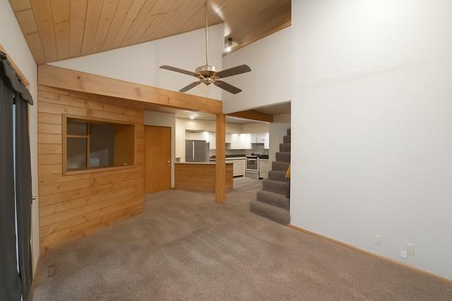 property at 2540 S Edgewood Dr