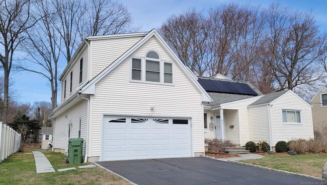 property at 16 Bonheur Rd