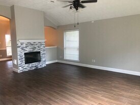 19306 Pinewood Bluff Ln in Humble, TX - Building Photo