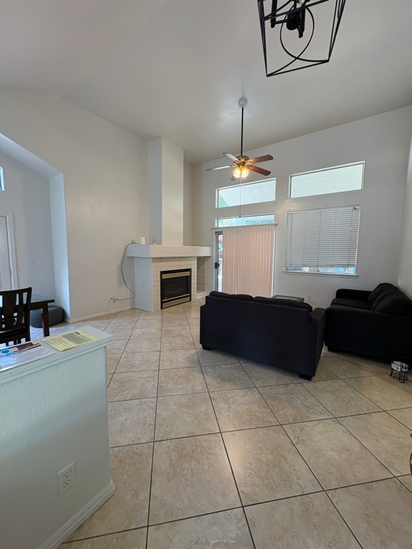 5960 W Fir Ave in Fresno, CA - Foto de edificio - Building Photo