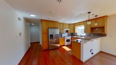 Beautiful Santa Clara home with fenced bac in Santa Clara, CA - Building Photo - Building Photo