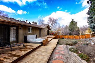 8971 Alpen Way in Cottonwood Heights, UT - Foto de edificio - Building Photo