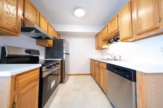 634 McIntosh Ct in Shakopee, MN - Building Photo - Building Photo