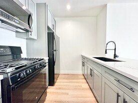 1541 Ocean Ave in Santa Monica, CA - Building Photo