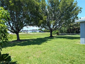 1004 NE 3rd Ave in Cape Coral, FL - Foto de edificio - Building Photo