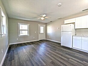 38740 11th Ave in Zephyrhills, FL - Building Photo - Building Photo