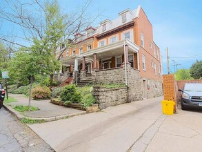 3301 Guilford Ave, Unit Apartment 1 in Baltimore, MD - Building Photo - Building Photo