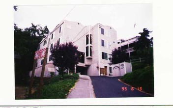 Golf View Apartments in Seattle, WA - Building Photo - Building Photo