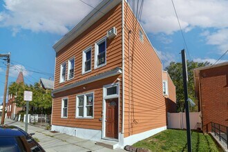 208 4TH St in Passaic, NJ - Building Photo - Building Photo