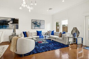 5522 Larkin St, Unit SI ID1056420P in Houston, TX - Building Photo