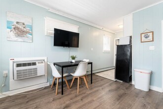 46 E Grand Ave in Old Orchard Beach, ME - Building Photo - Building Photo