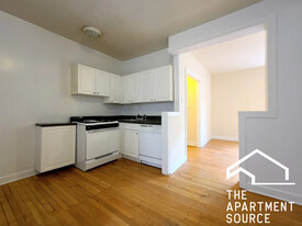 3723 N Pine Grove Ave, Unit E1 in Chicago, IL - Building Photo