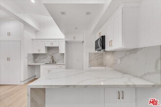 5561 1/2 El Canon Ave in Los Angeles, CA - Building Photo - Building Photo