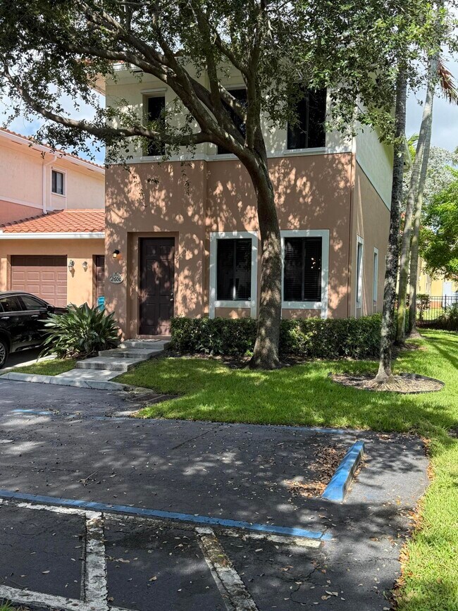 property at 2600 Venetian Dr