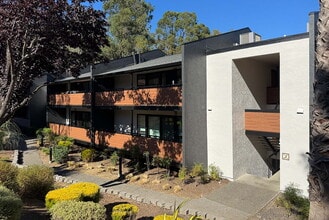 Lafayette Highlands in Lafayette, CA - Foto de edificio - Building Photo