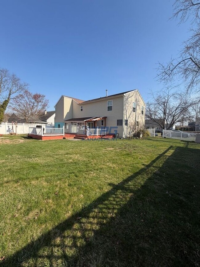 property at 8 Windsor Dr