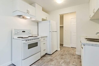 Evergreen 2 Apartments in Camrose, AB - Building Photo - Building Photo