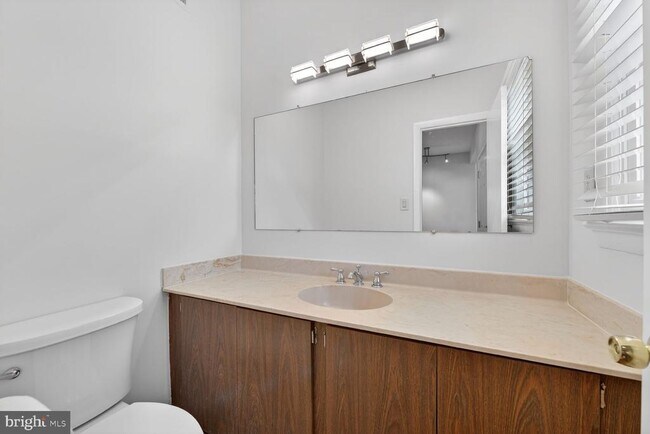 9926 Great Oaks Way in Fairfax, VA - Building Photo - Building Photo