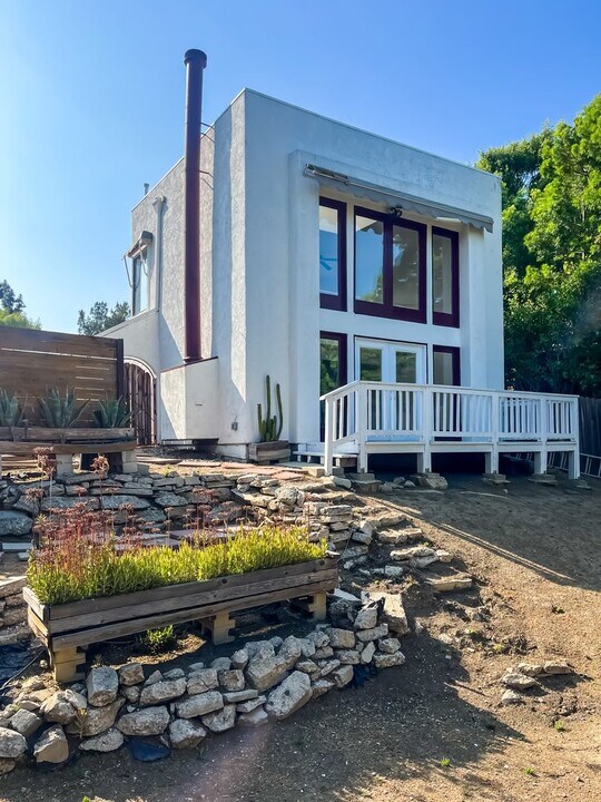 844 1/2 Maltman Ave in Los Angeles, CA - Building Photo