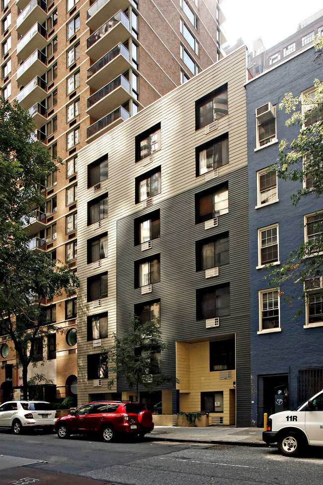 228-230 E 46th St in New York, NY - Foto de edificio - Building Photo