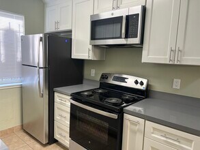 2125 92nd Ave in Oakland, CA - Building Photo - Building Photo