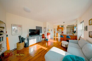 1026 Chestnut St, Unit 2B Apartamentos