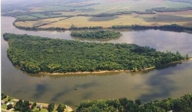1 Wolf Island Rd in Savannah, TN - Building Photo - Building Photo