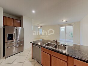 8612 Rowland Bluff Ave in Las Vegas, NV - Foto de edificio - Building Photo