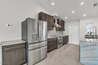 1004 SE 42nd Ln in Cape Coral, FL - Building Photo - Building Photo